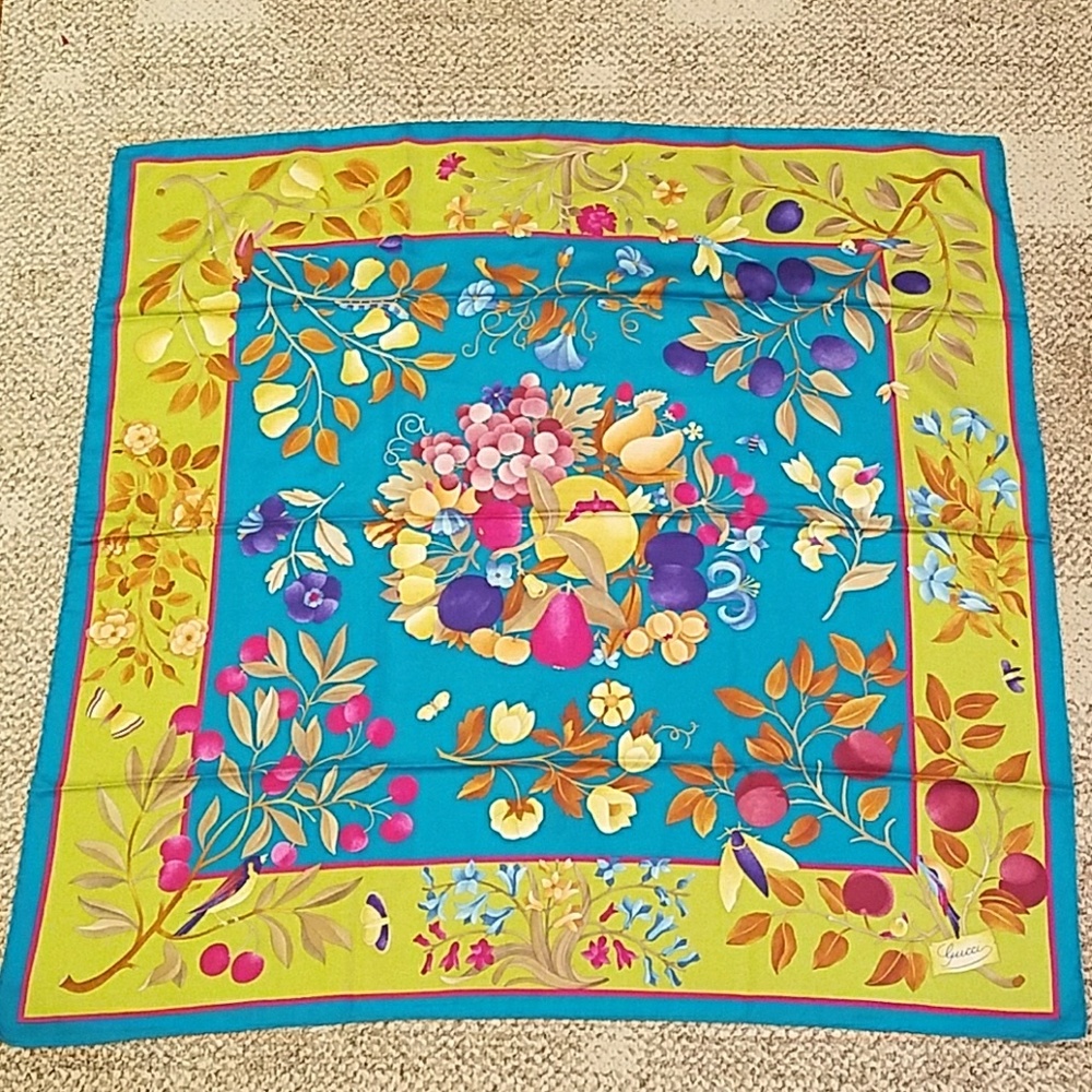 SOLD***Authentic Gucci Scarf